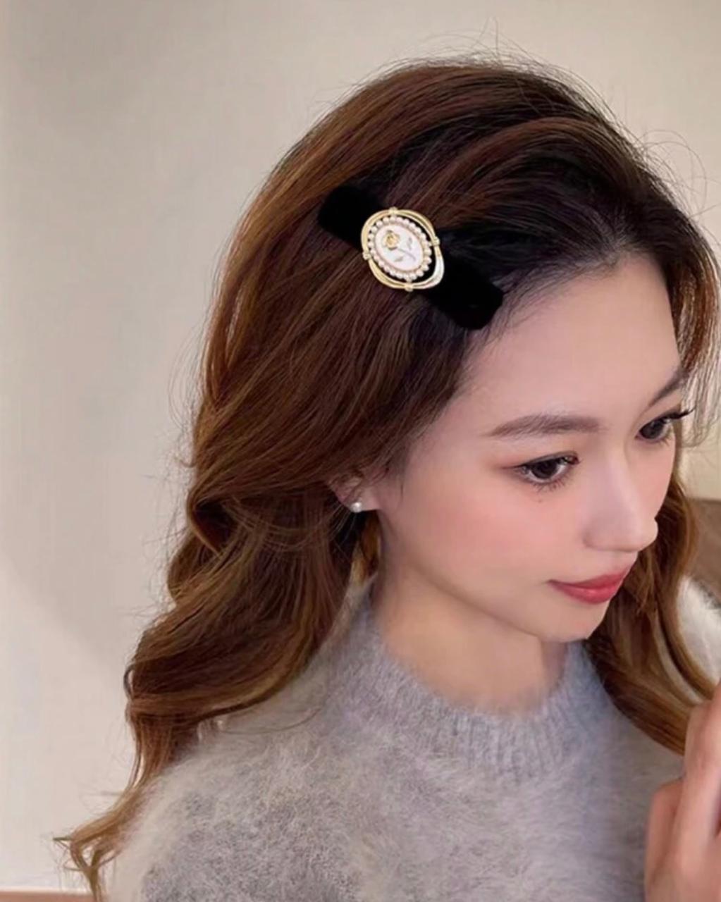 Bloom Velvet Clips